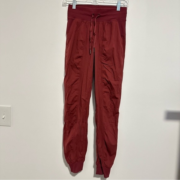 Lululemon dance studio joggers in Savannah burgundy - Picture 3 of 12